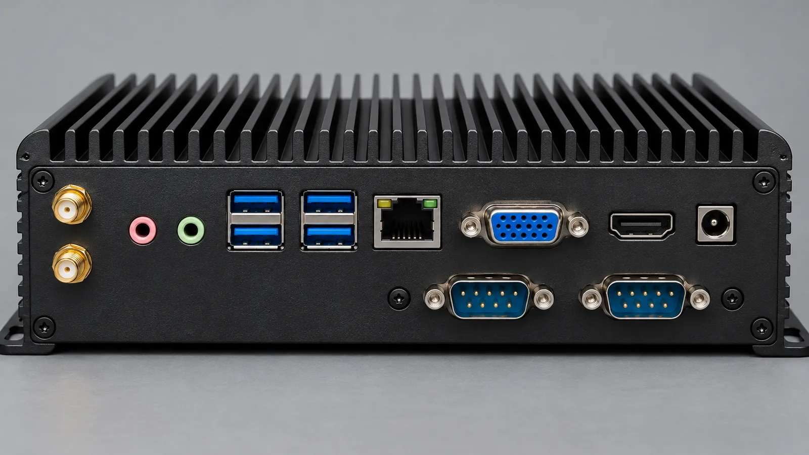 主机后面接口：天线、音频、4 个 USB 3.0、网口、VGA、HDMI、电源、2 个串口（示意图）
